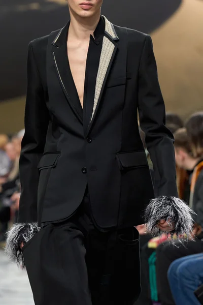 Look 200